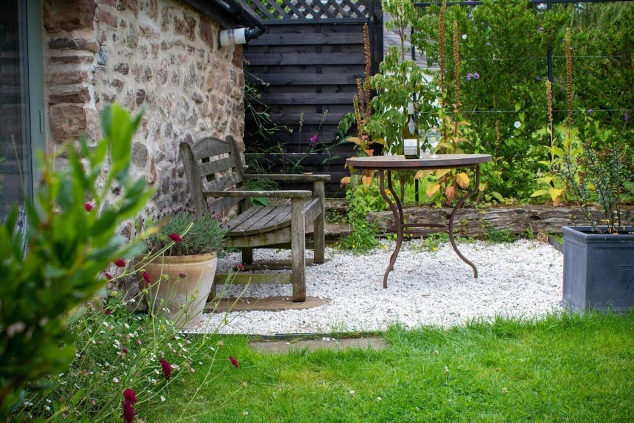 The Tractor Shed Apartment Usk Exterior photo